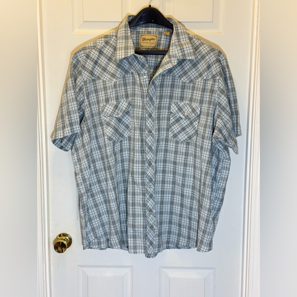 Wrangler Blue Casual Button Down Shirt with Western Yokes